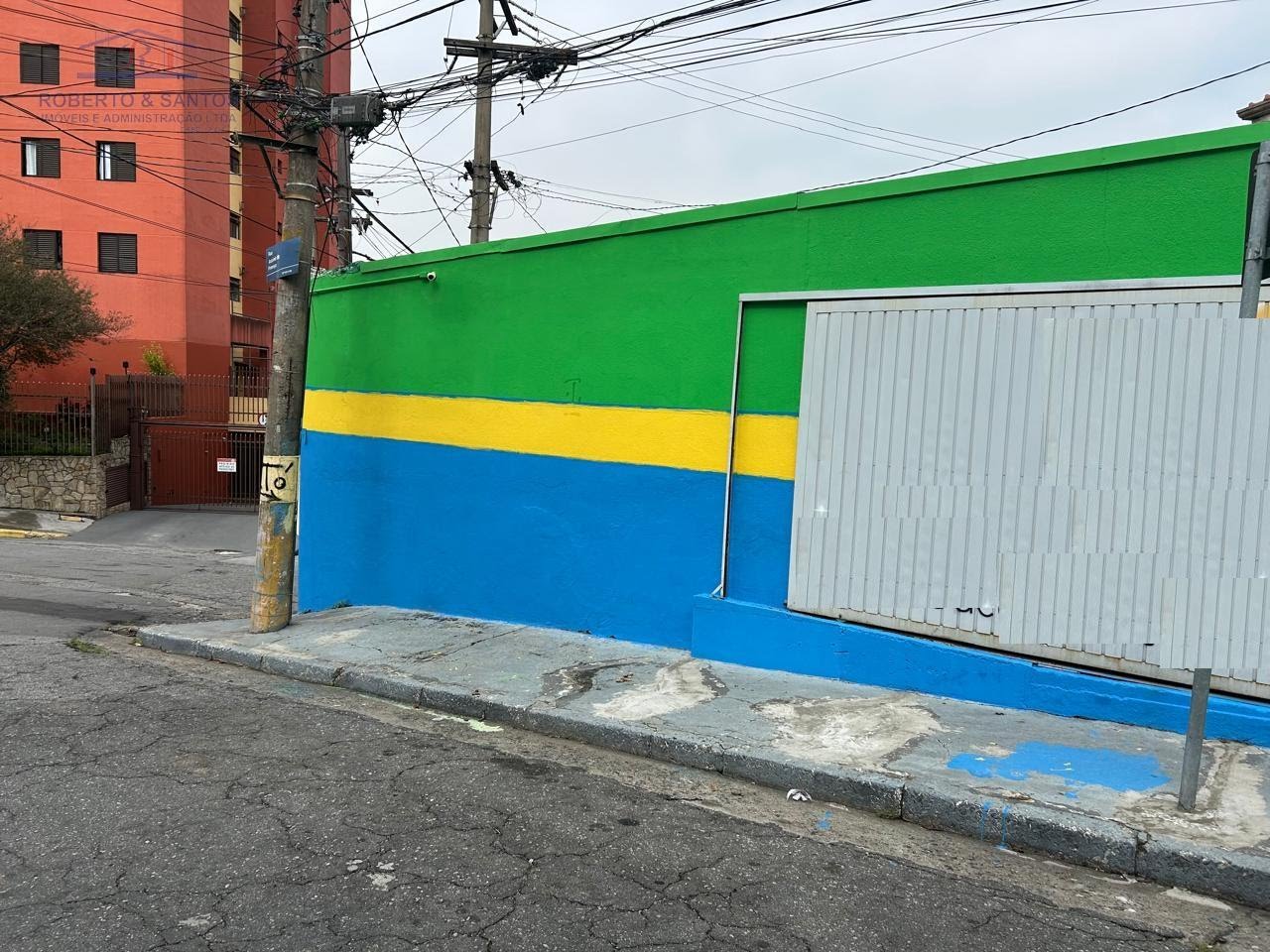 Frente para a Antonio Proença