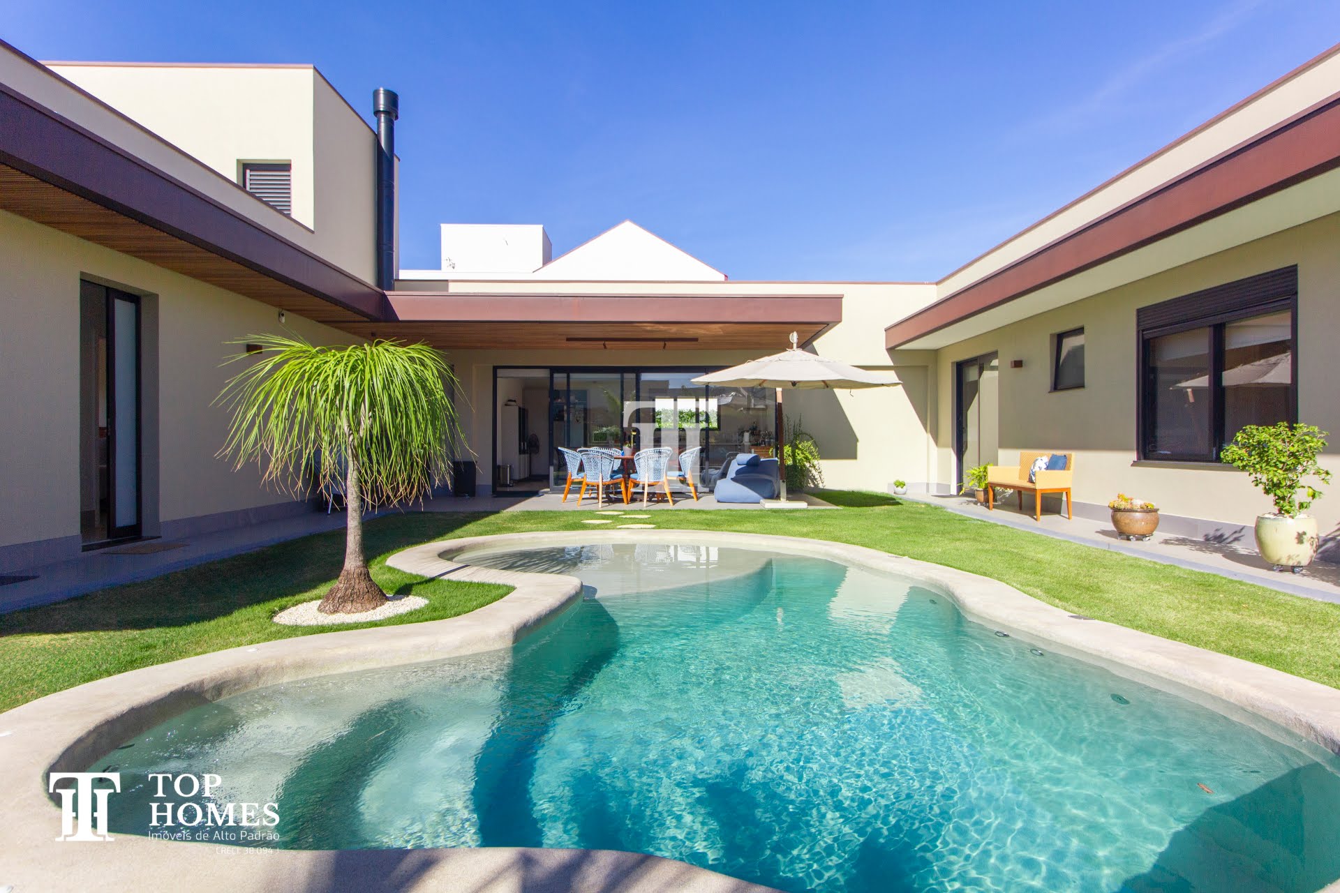 Casa de alto padrão à venda no condomínio Portal Japy Golf em Cabreúva/SP