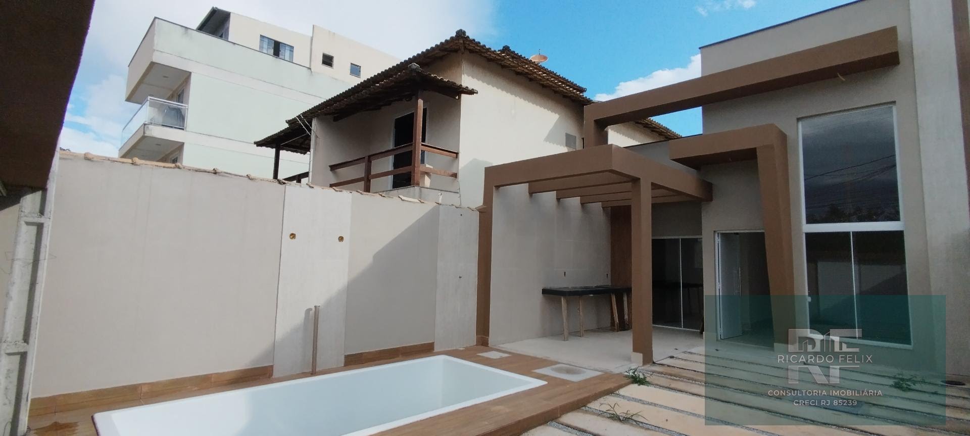 Casa à venda com 4 quartos, 1 suíte, 2 vagas e 102m² no Recreio, Rio das Ostras (RJ) — foto 2 de 19