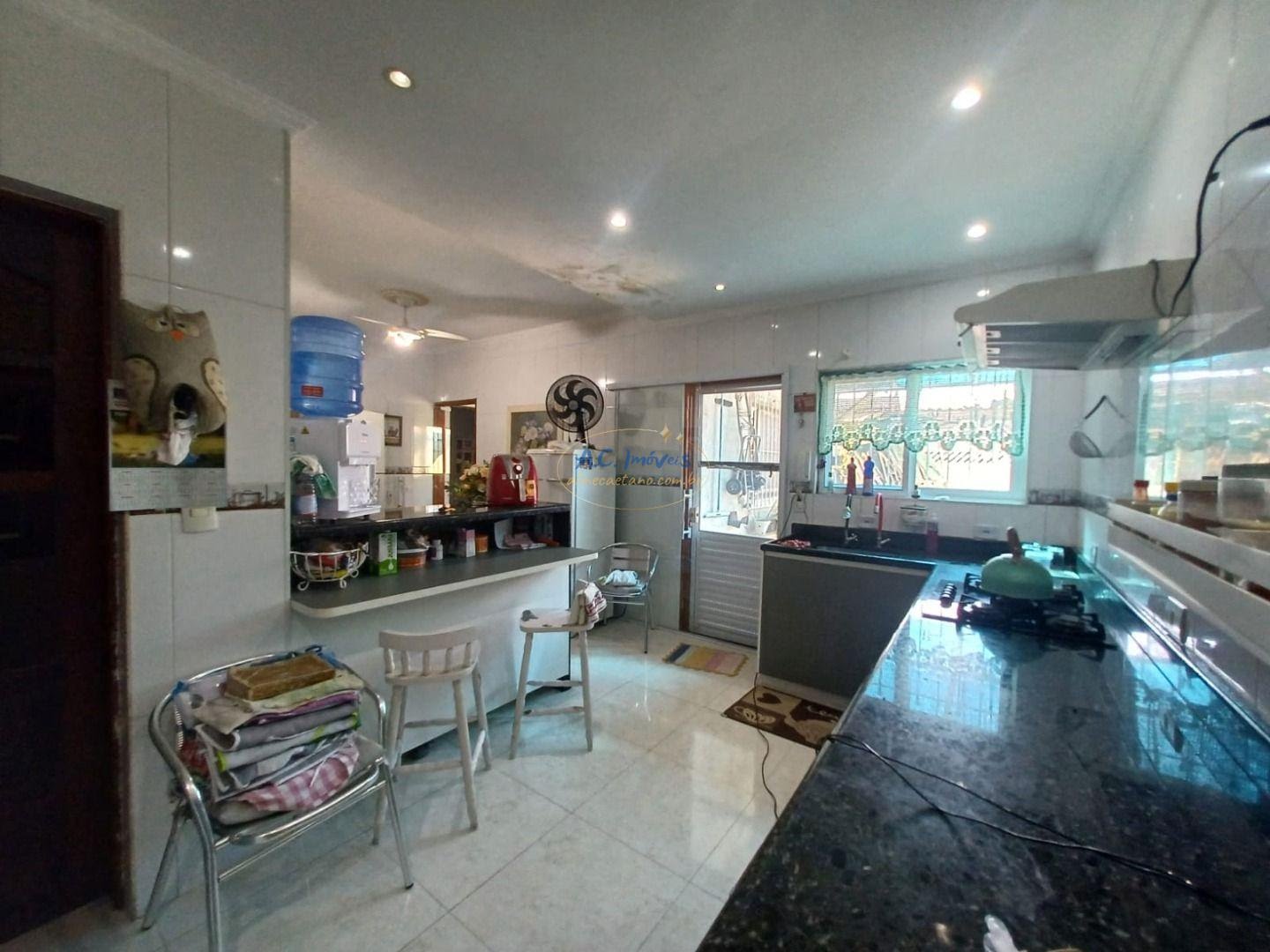 Casa à venda com 3 quartos, 2 suítes, 2 vagas e 174m² no Vila Tupi, Praia Grande (SP) — foto 8 de 30