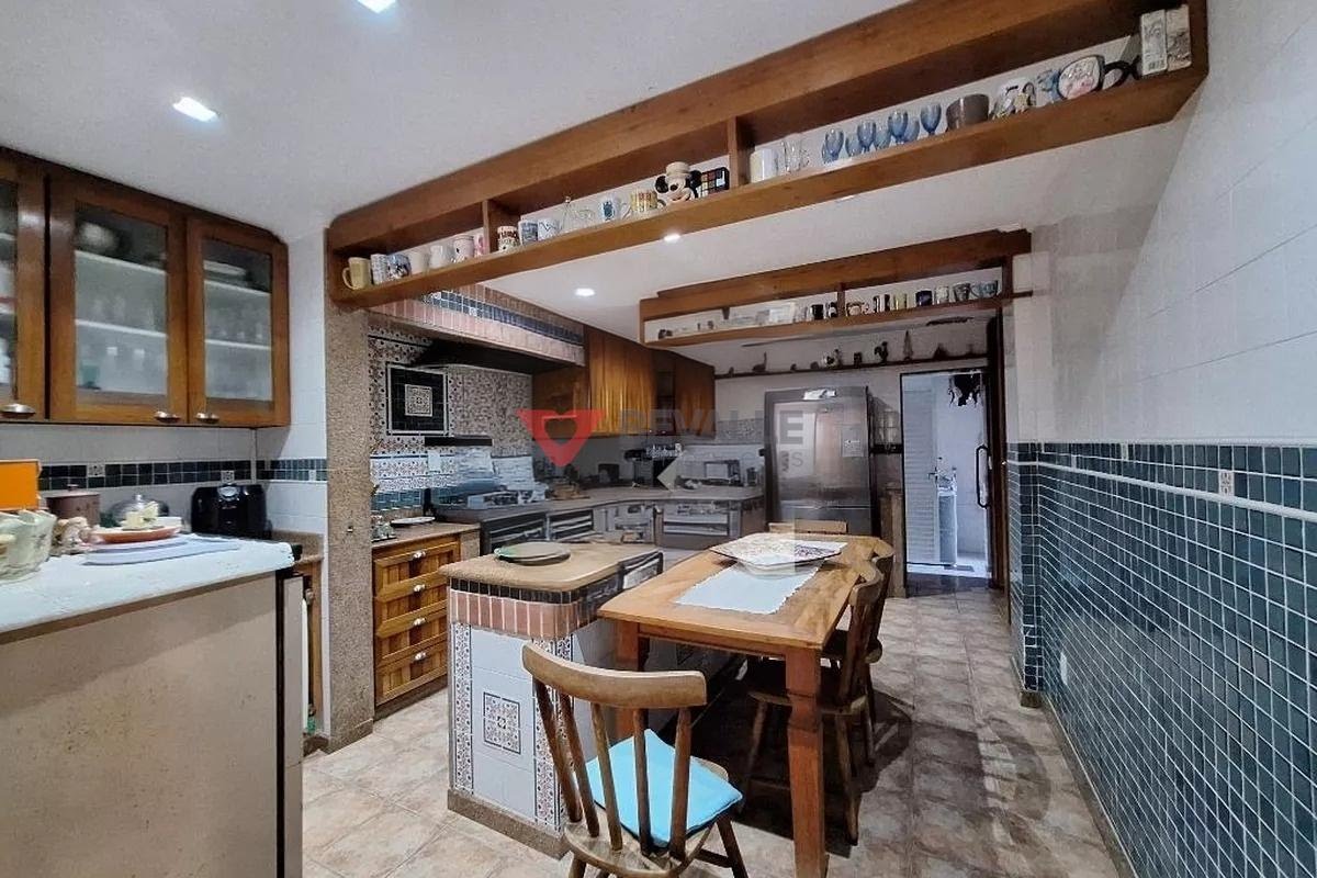 Casa à venda com 5 quartos, 2 suítes, 2 vagas e 250m² no Humaitá, Rio de Janeiro (RJ) — foto 9 de 29