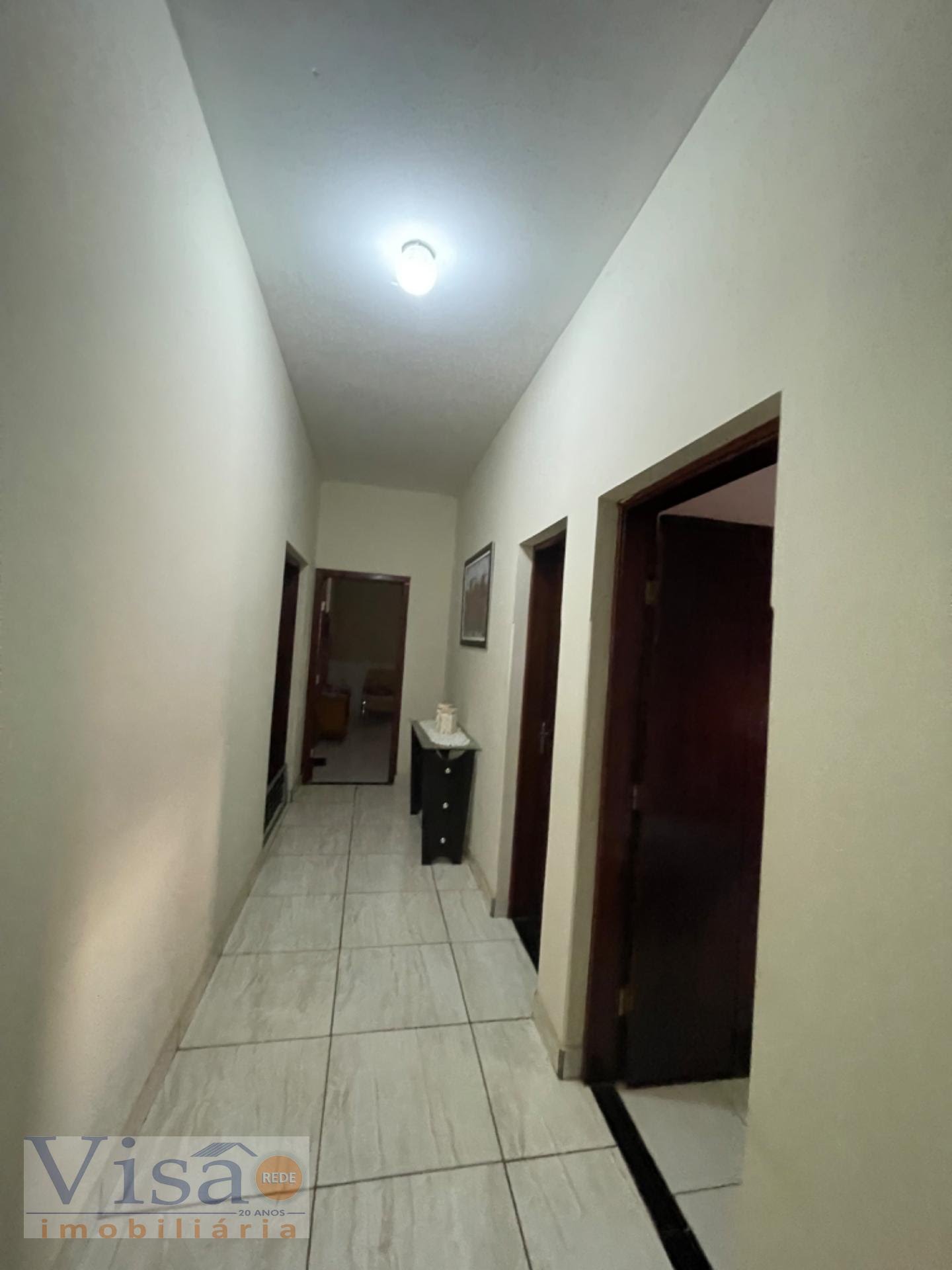 Casa à venda com 4 quartos, 2 suítes, 3 vagas e 200m² no Bairro Vila Mariana, Paracatu (MG) — foto 2 de 16