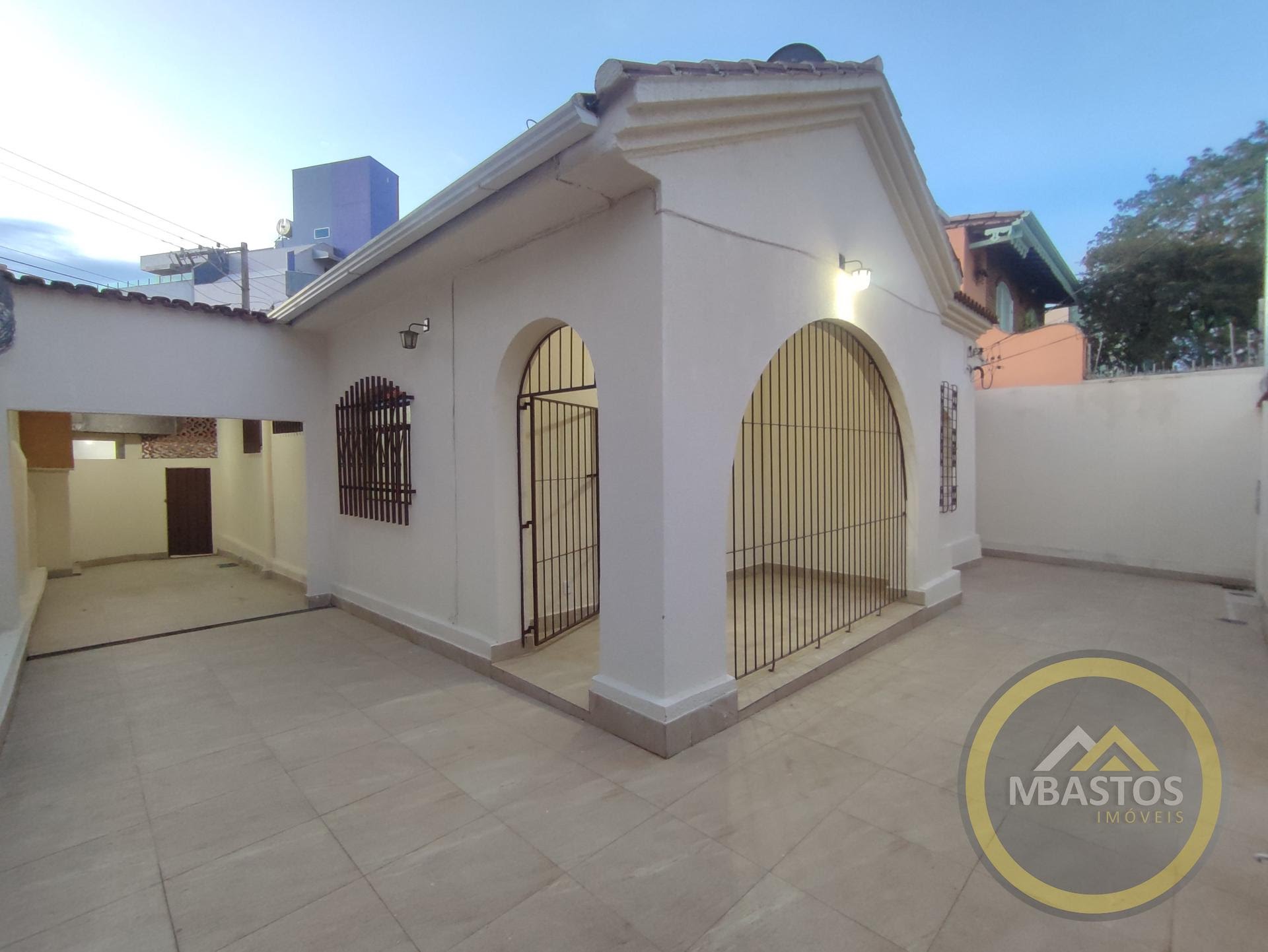 Área Externa Frontal, Garagem e Entrada e  da Casa