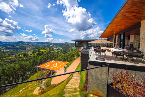 Casa Espetacular com 11 suítes, Heliponto e Lazer em Campos 