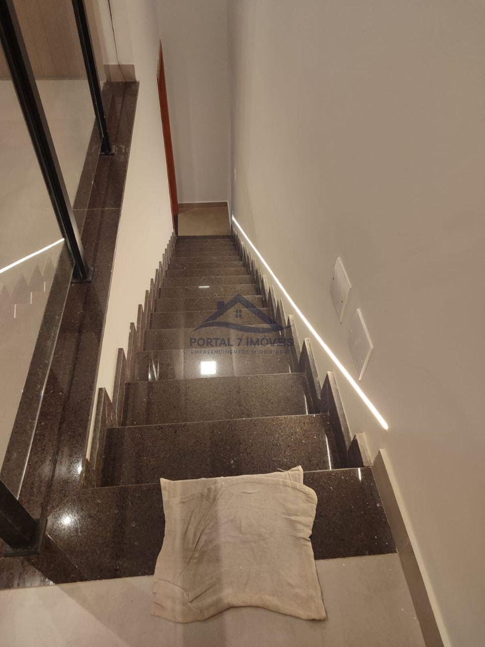 Casa à venda com 3 quartos, 1 suíte, 4 vagas e 178m² no Flórida, Sete Lagoas (MG) — foto 4 de 16