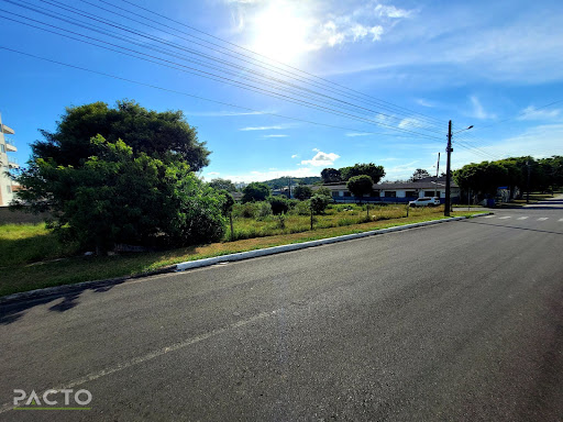 OPORTUNIDADE | AMPLA ESQUINA FACE NORTE EM AVENIDA ASFALTADA