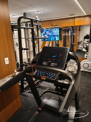 Apartamento moderno com área de lazer completa em Joinville.  