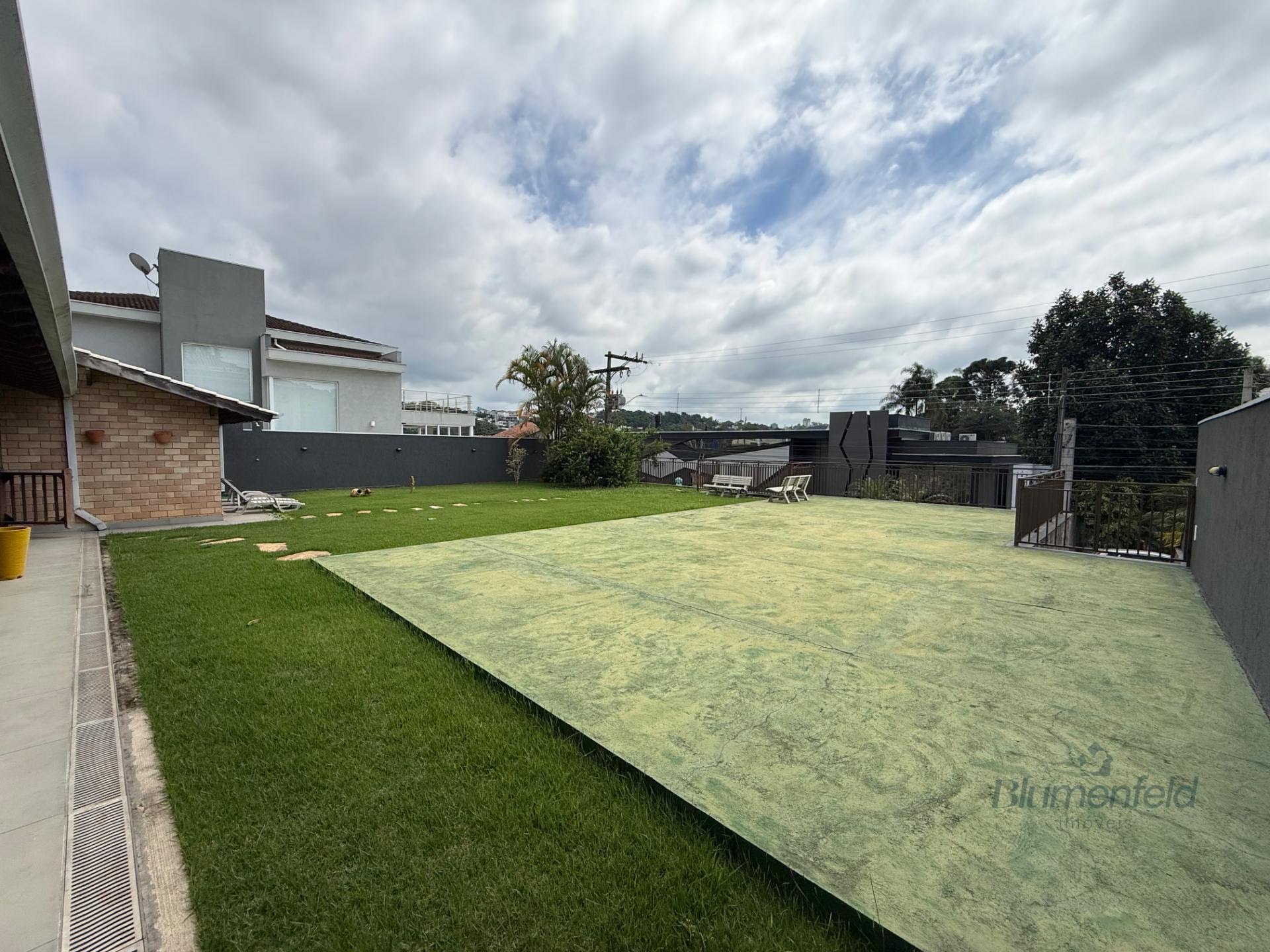 Casa à venda com 1 quarto, 8 vagas e 480m² no Condomínio Arujazinho IV, Arujá — foto principal