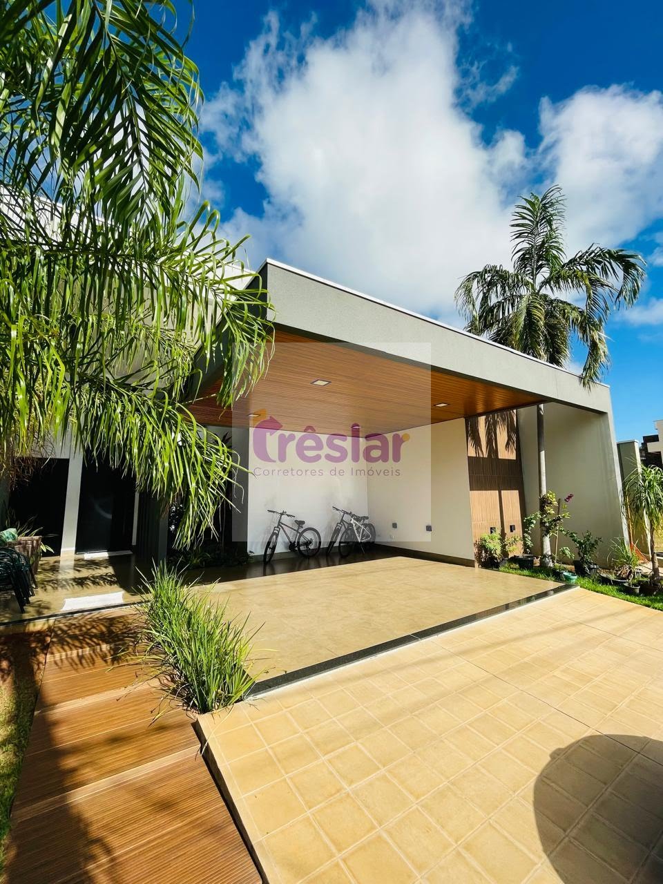Casa à venda com 3 quartos, 4 banheiros, 2 vagas e 205m² no Condominio Village do Lago, Três Lagoas — foto principal