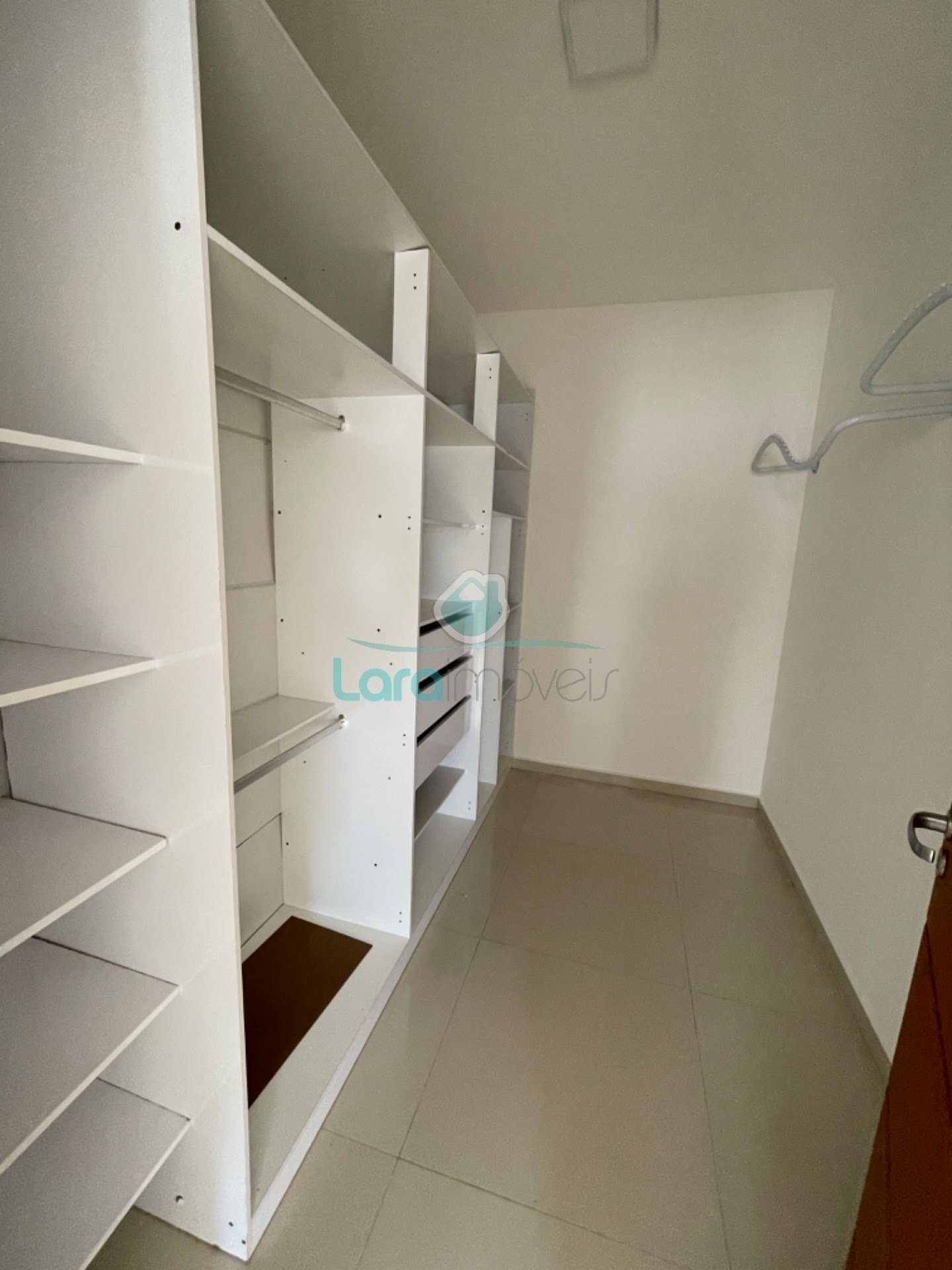 Casa à venda com 3 quartos, 3 suítes, 4 vagas e 182m² no Vale dos Cristais, Macaé (RJ) — foto 25 de 29