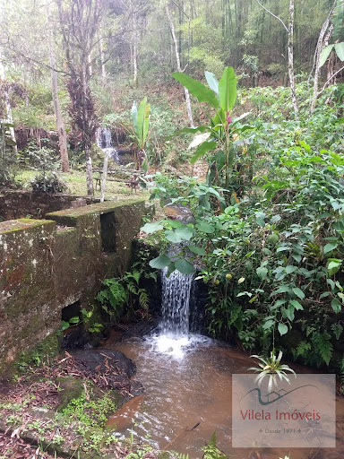 Compre Sítio com 2,7 alqueires possuindo cachoeira e água de nascente própria em Miguel Pereira por R$ 1.200.000
