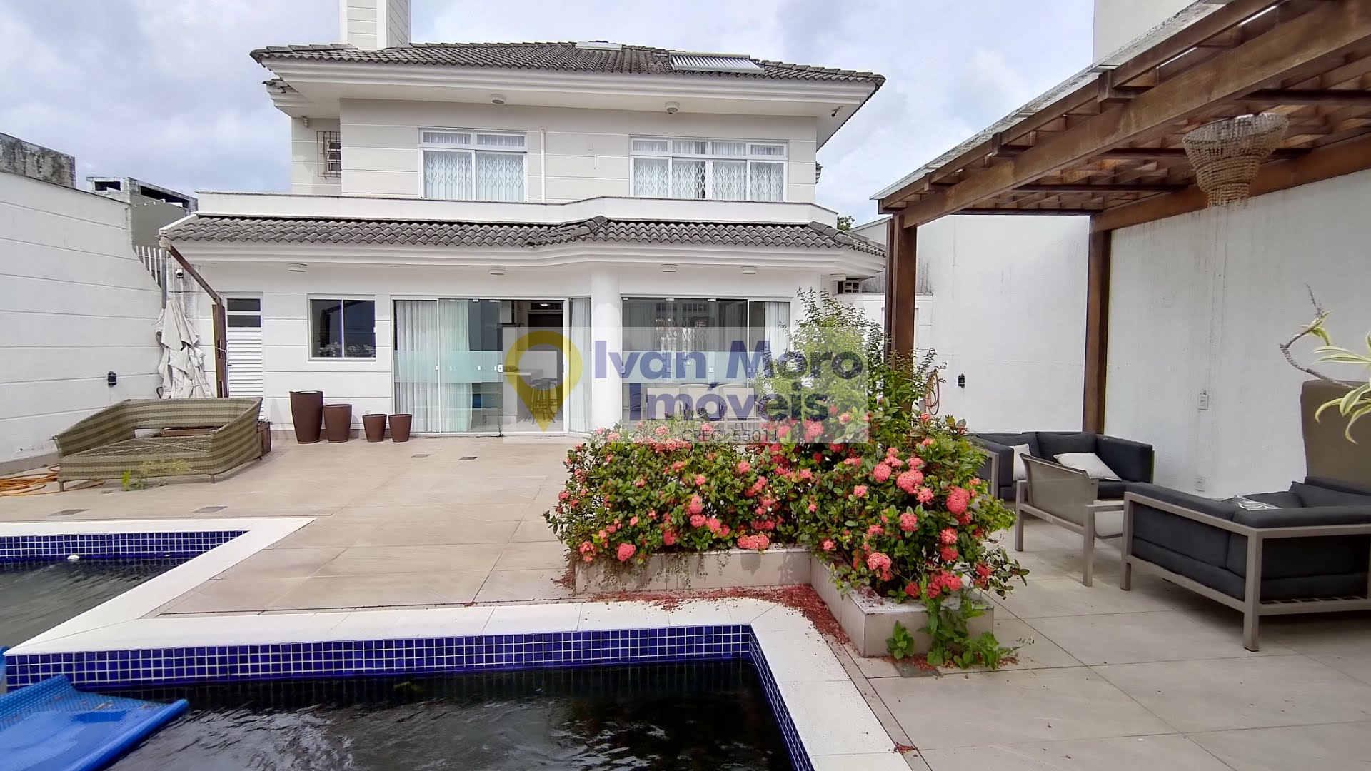 Casa à venda com 4 quartos, 6 banheiros, 4 vagas e 480m² no Itaguaçu, Florianópolis — foto principal