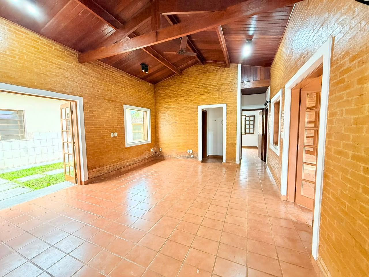 Casa à venda com 3 quartos, 3 banheiros, 4 vagas e 900m² no Jardim Carolina, Ubatuba (SP) — foto 8 de 17