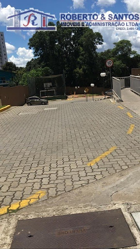 area comum estacionamento