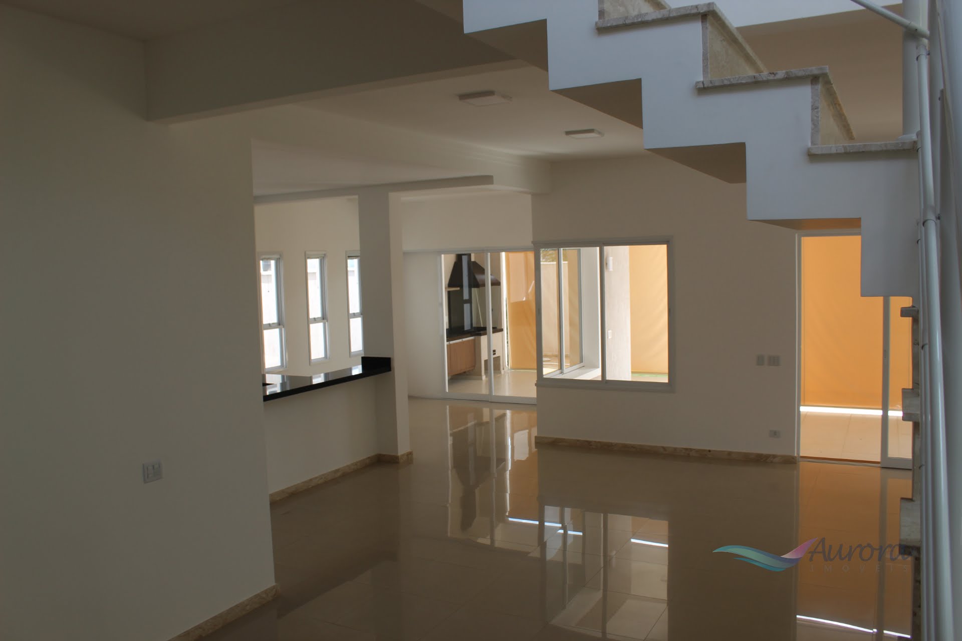 Sala integrada com cozinha americana