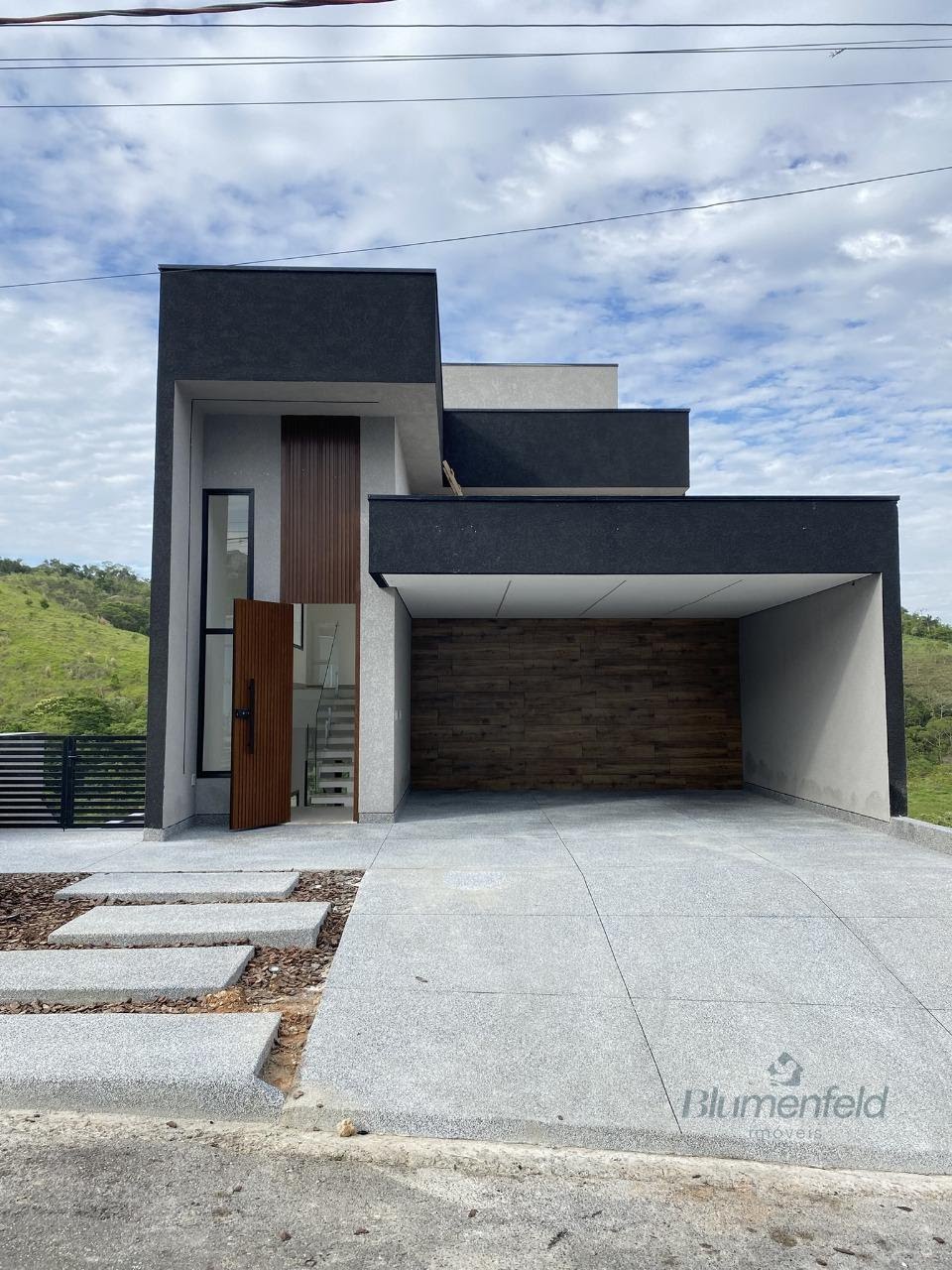 Casa à venda com 3 quartos, 4 banheiros, 4 vagas e 230m² no Parque Santa Tereza, Santa Isabel — foto principal
