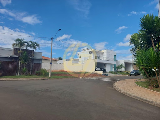 Lote / Terreno em Condominio Portal dos Pinheiros  -  Itapetininga