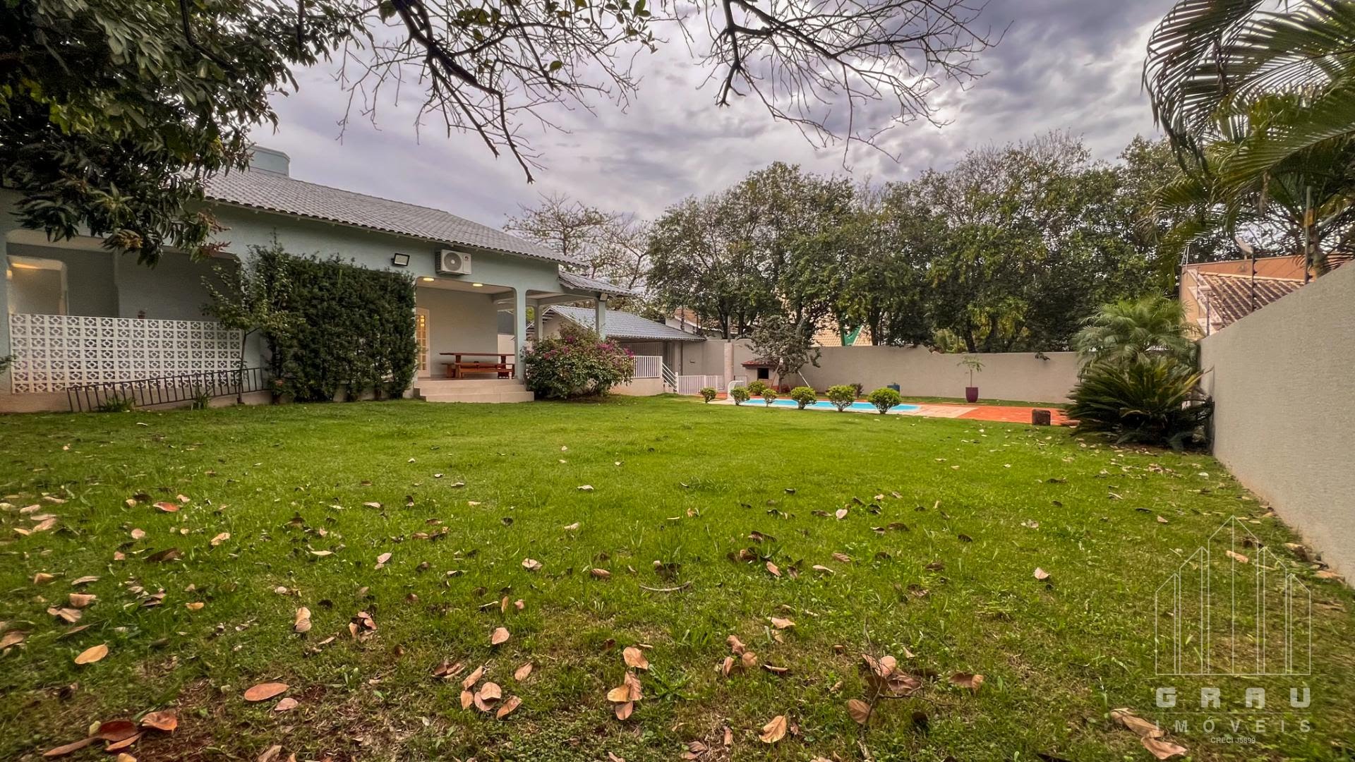 Sobrado com piscina no Jardim Iara  -  Foz do Iguaçu