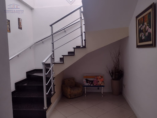 Escada de acesso aos dormitórios 