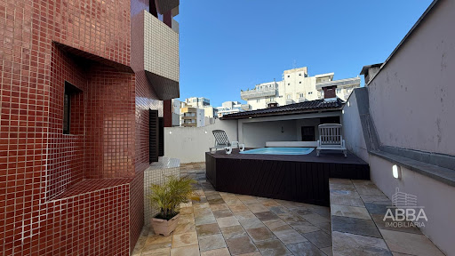 Traga sua família para este Garden com piscina em Caiobá. 