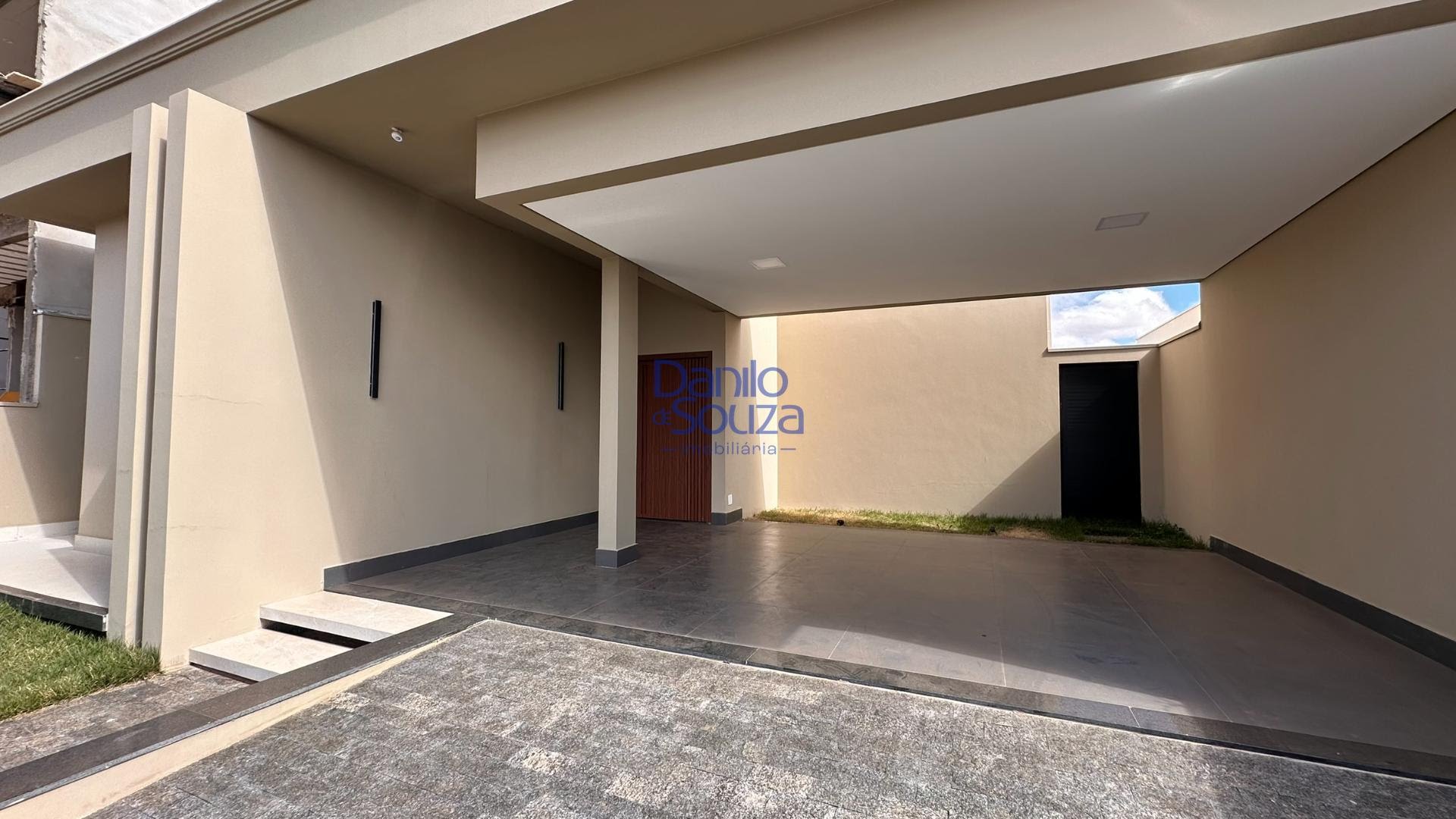 Casa à venda com 3 suítes, 4 vagas e 360m² no Villagio Park, Araxá (MG) — foto 2 de 18