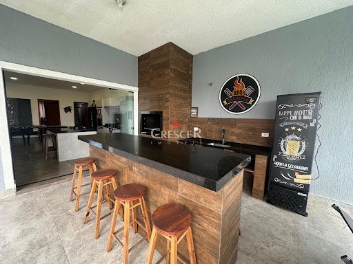 Sobrado triplex à venda em Caiobá  -  Matinhos