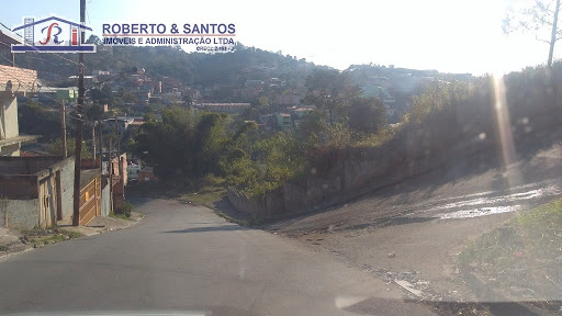 Rua a direita frente dos terrenos