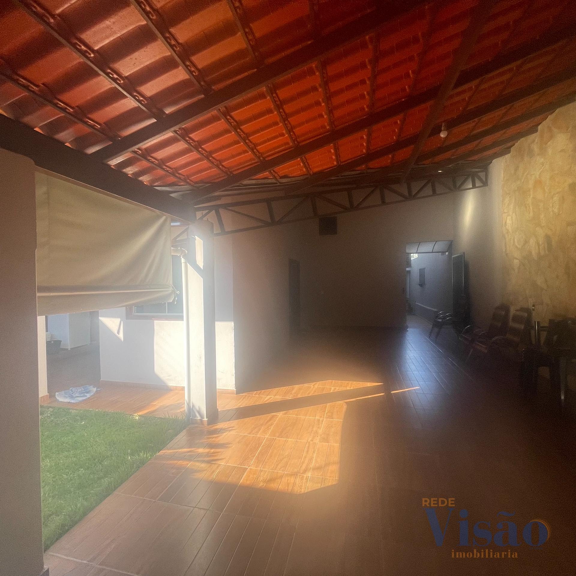 Casa à venda com 3 quartos, 1 suíte, 2 vagas e 150m² no Bairro Vila Mariana, Paracatu (MG) — foto 2 de 27