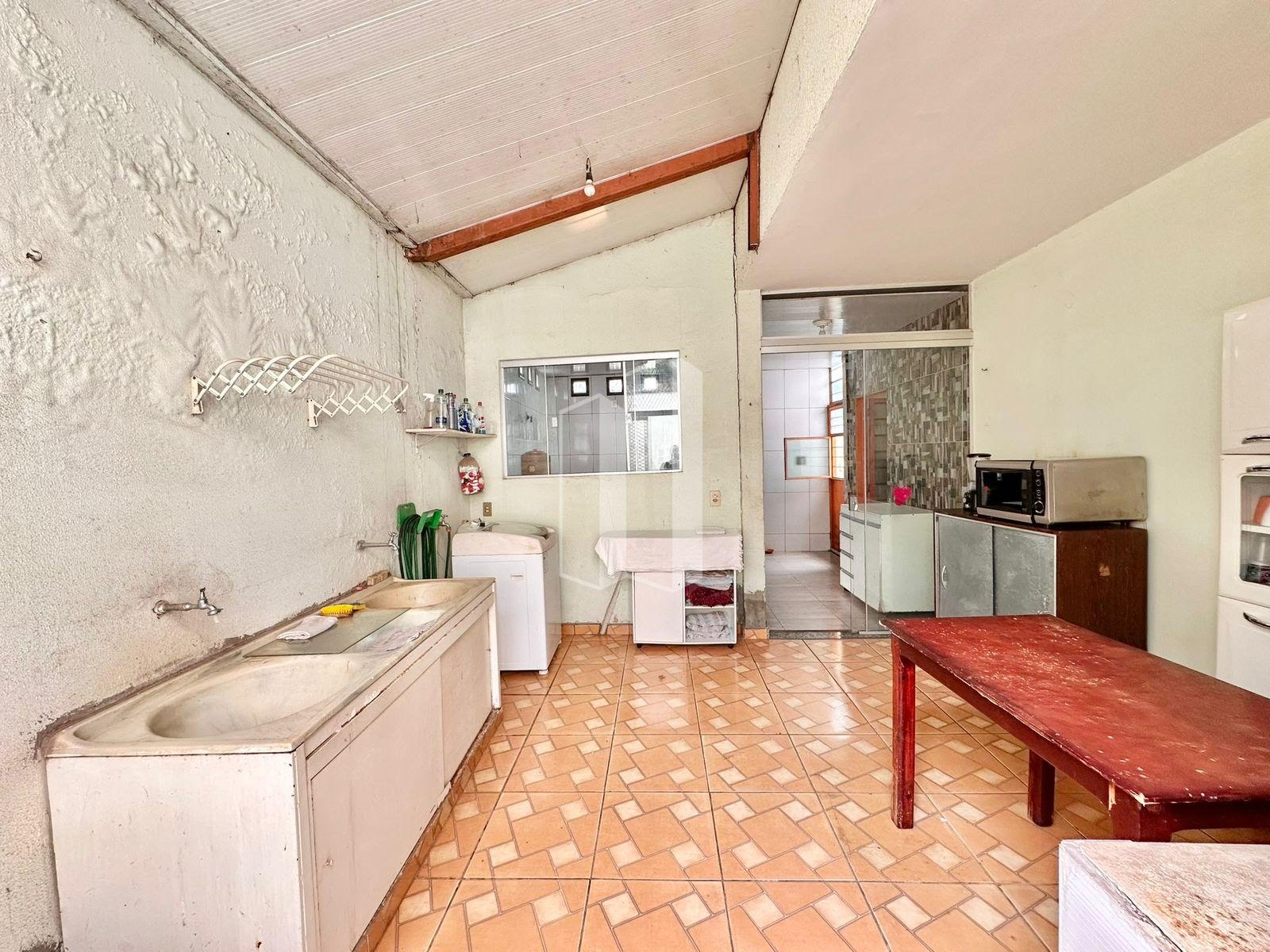 Casa à venda com 3 quartos, 2 suítes, 6 vagas e 273m² no Residencial Guarema, Goiânia (GO) — foto 11 de 23