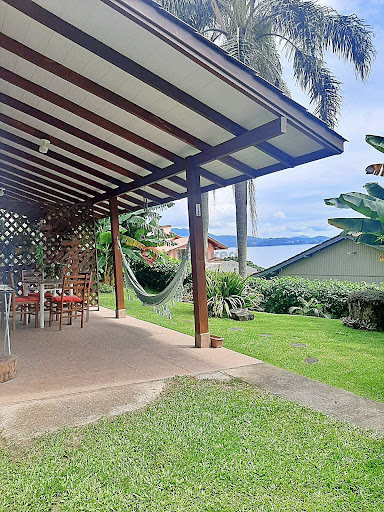 Casas com vista para o mar em Jurerê Internacional  