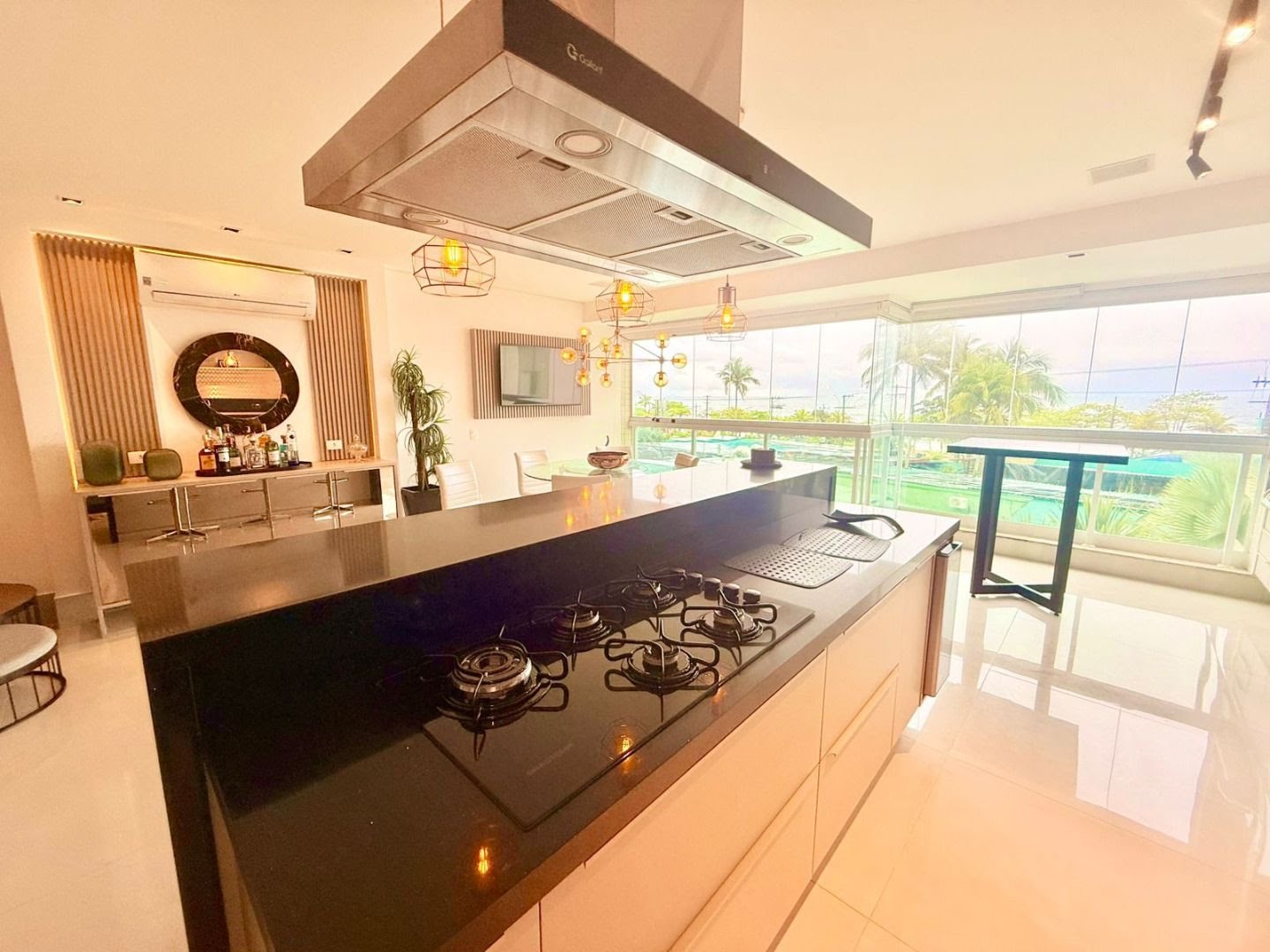Apartamento à venda com 3 quartos, 4 banheiros, 3 vagas e 150m² no Praia Grande, Ubatuba (SP) — foto 2 de 6