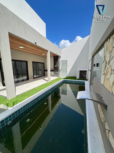 Casa à venda em Sobral: 4 suítes, 219m², R$ 1,2 mi