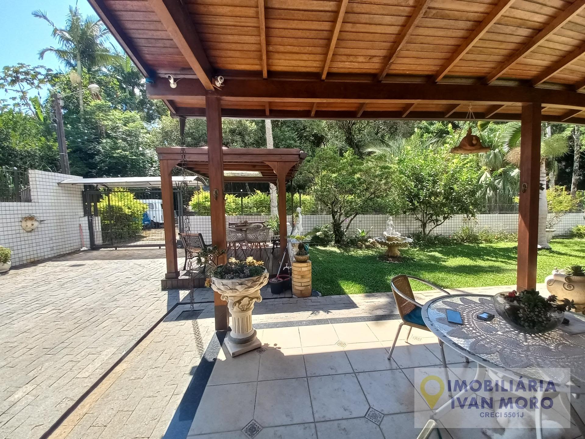 Casa à venda com 5 quartos, 2 suítes, 4 vagas e 219m² no Daniela, Florianópolis (SC) — foto 13 de 30