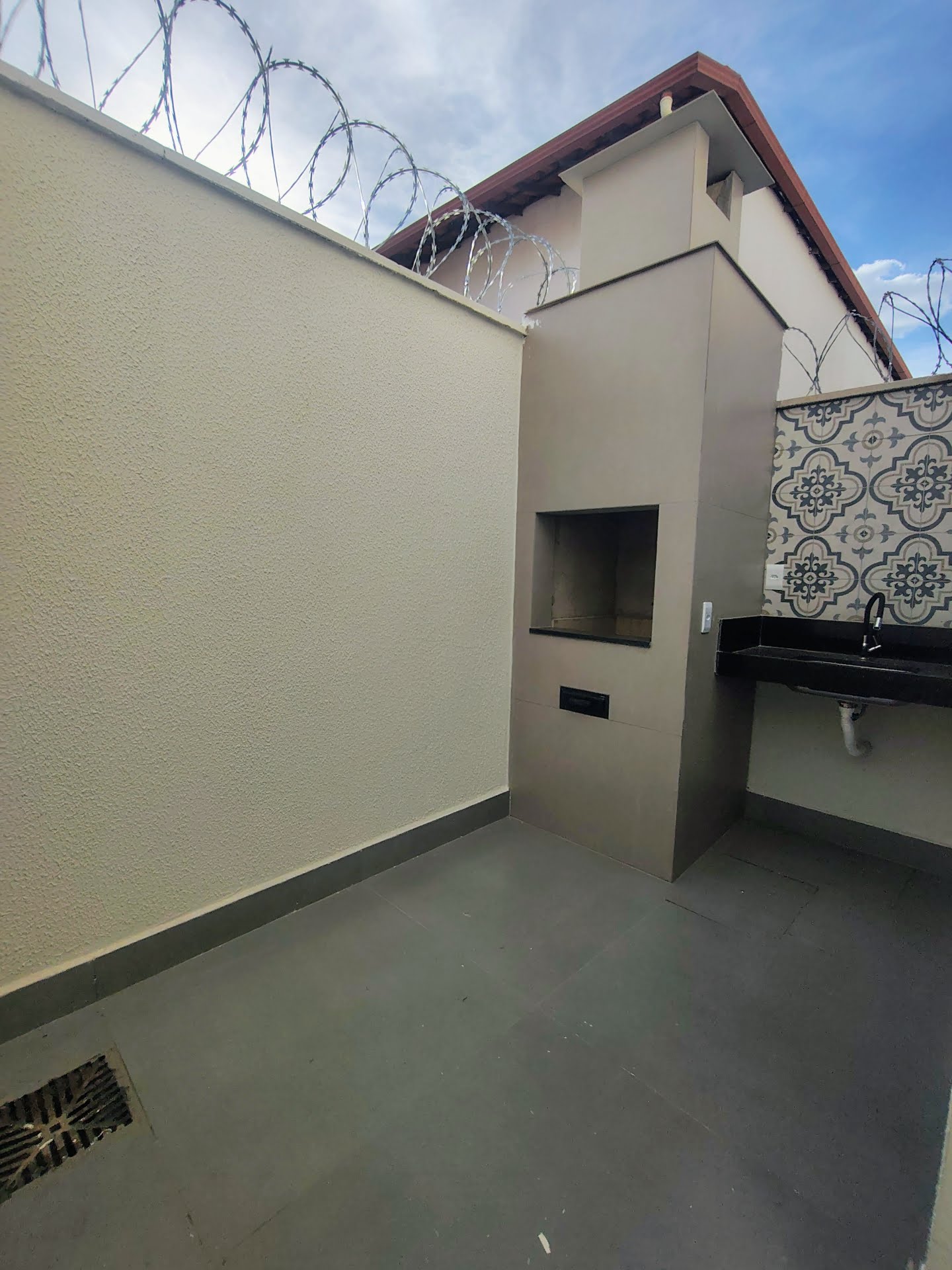 Casa à venda com 2 quartos, 2 banheiros e 84m² no Planalto, Belo Horizonte — foto principal