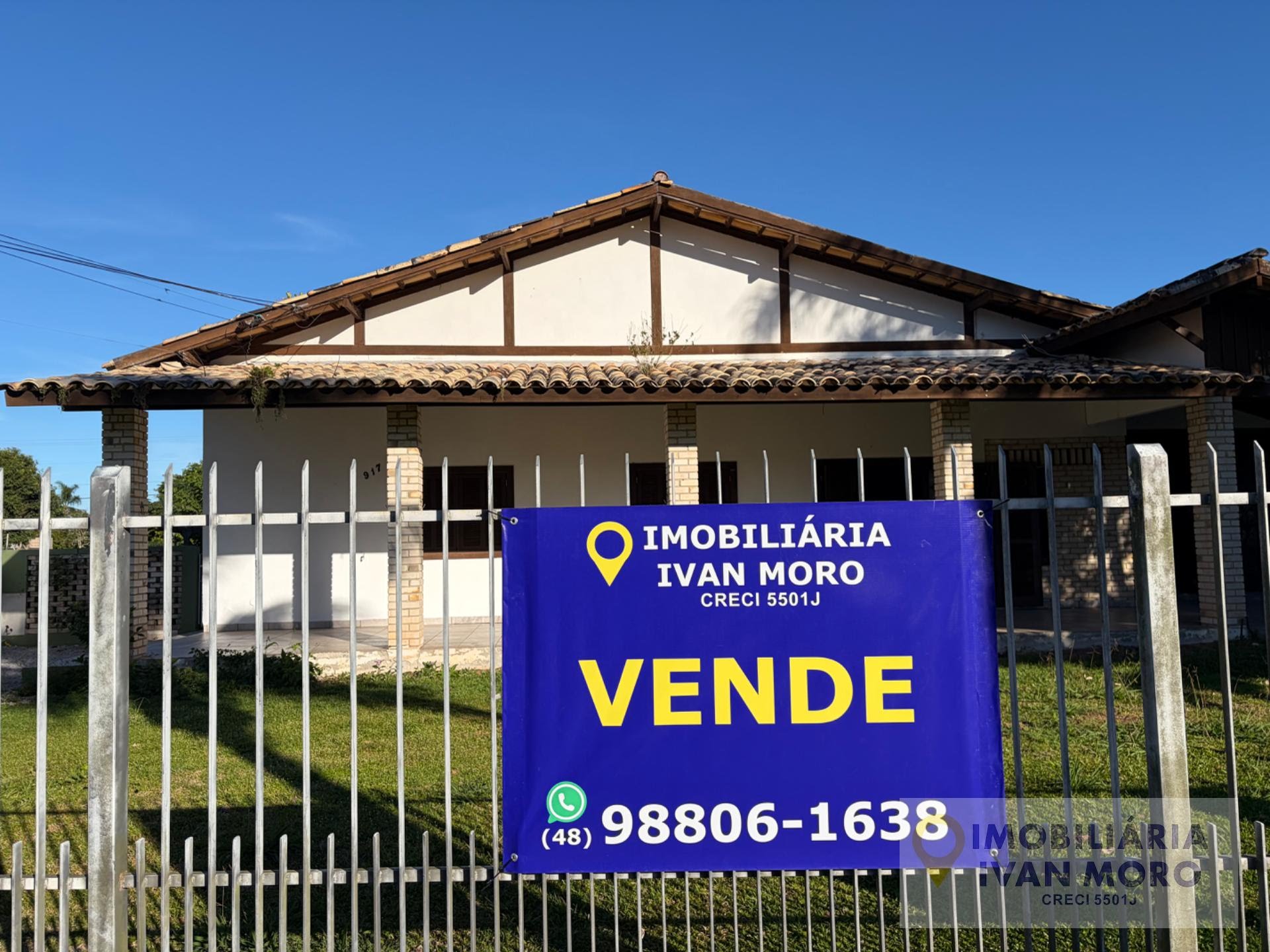 Casa à venda com 4 quartos, 3 banheiros, 2 vagas e 180m² no Daniela, Florianópolis — foto principal
