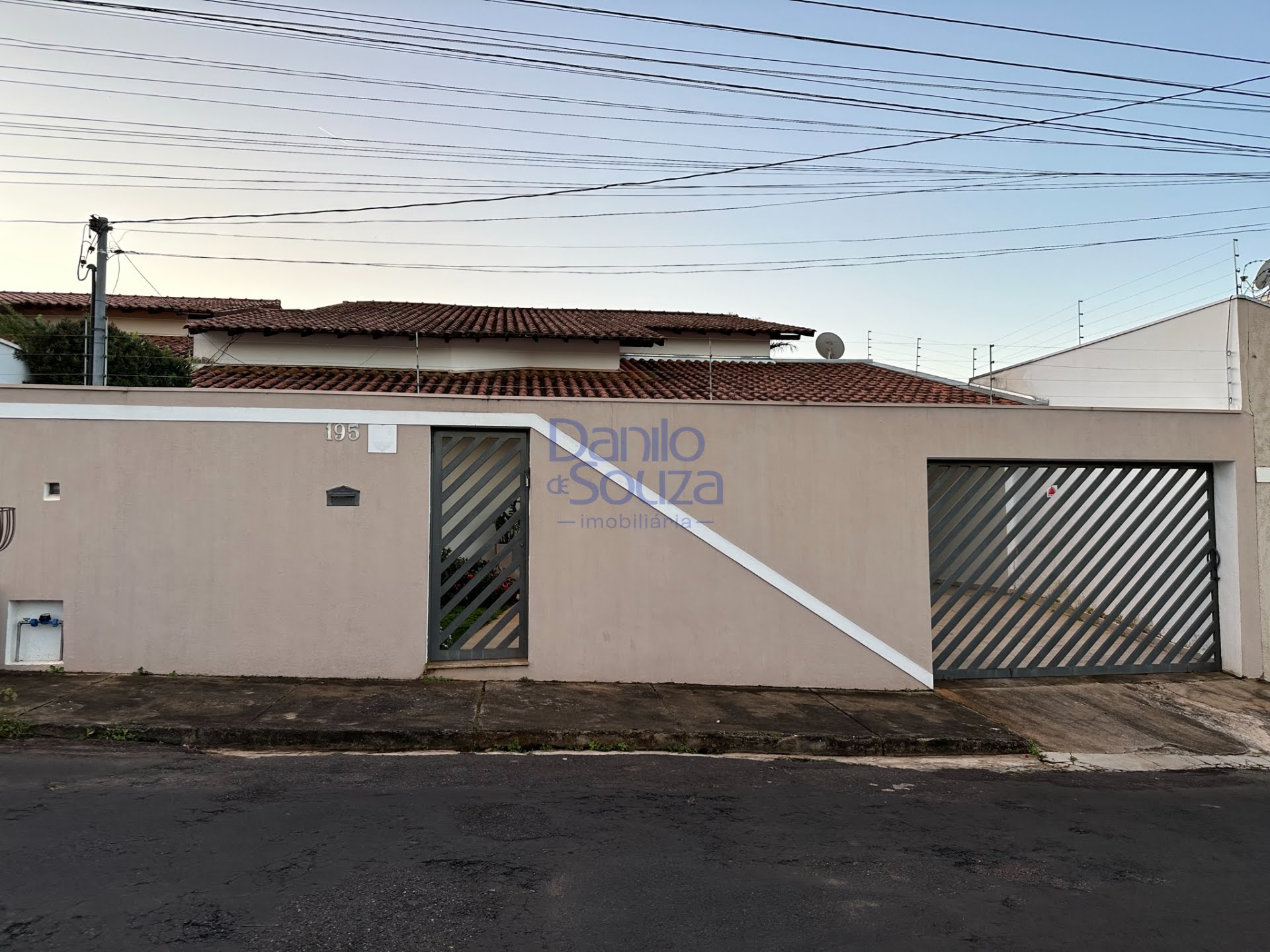 Casa à venda com 5 quartos, 2 suítes, 2 vagas e 360m² no Veredas da Cidade, Araxá (MG) — foto 12 de 16