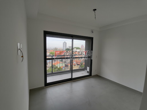 Sala comercial ou apartamento residencial metrô Guilhermina