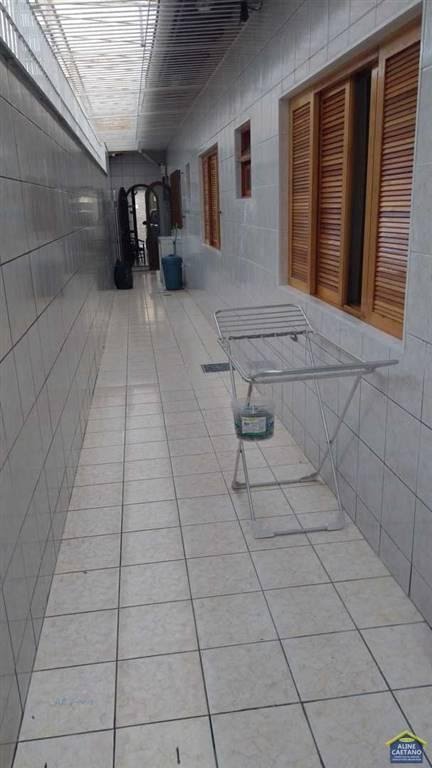 Casa à venda com 3 quartos, 1 suíte, 4 vagas e 131m² no Vila Tupi, Praia Grande (SP) — foto 29 de 30