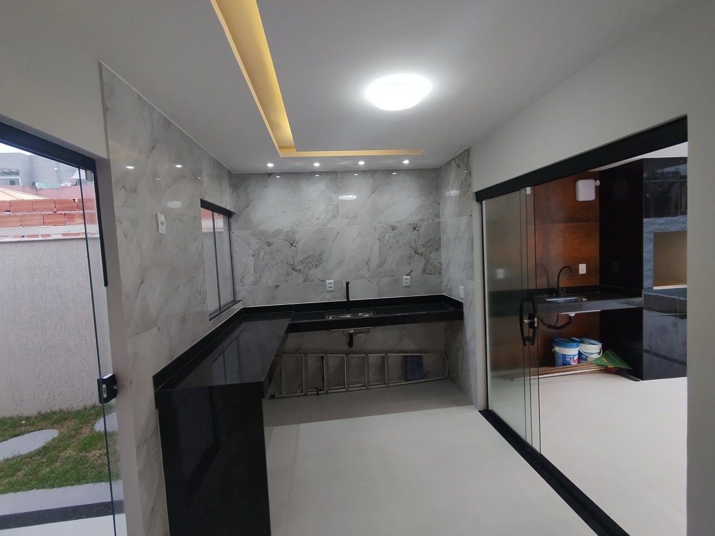 Casa à venda com 3 quartos, 1 suíte, 2 vagas e 180m² no Ouro Verde, Rio das Ostras (RJ) — foto 7 de 8