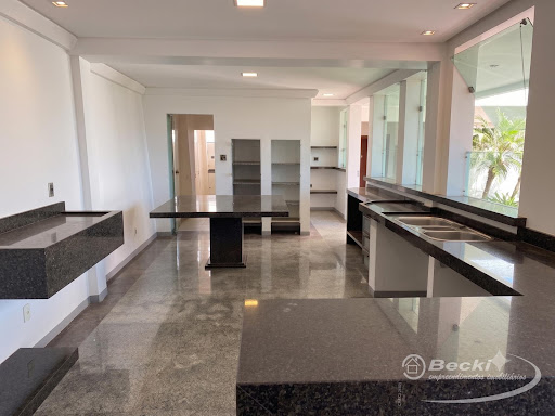 Casa em Boa Vista, Joinville | 5 Suítes e 1100m²