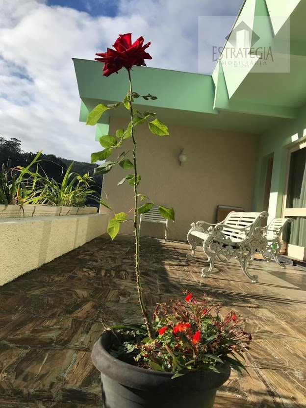 Casa à venda com 4 quartos, 2 suítes, 2 vagas e 277m² no Valparaiso, Petrópolis (RJ) — foto 14 de 18