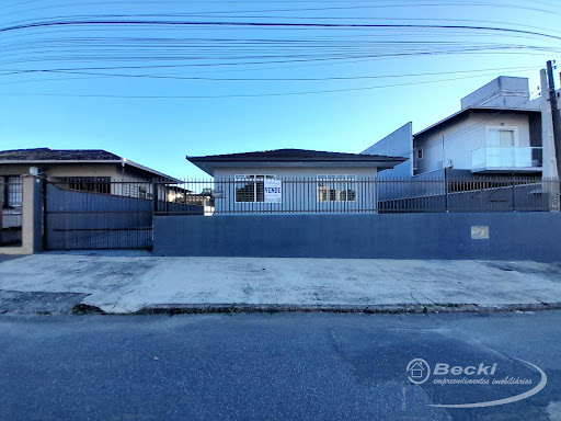 Casa à venda no Itaum, Joinville: 3 dorms, suíte com 97m² 