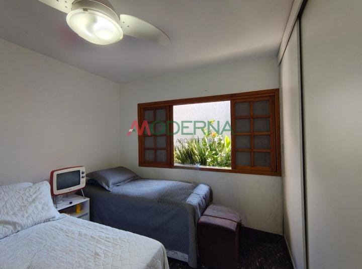 Casa à venda com 4 quartos, 1 suíte, 2 vagas e 208m² no Piraporinha, Diadema (SP) — foto 7 de 30
