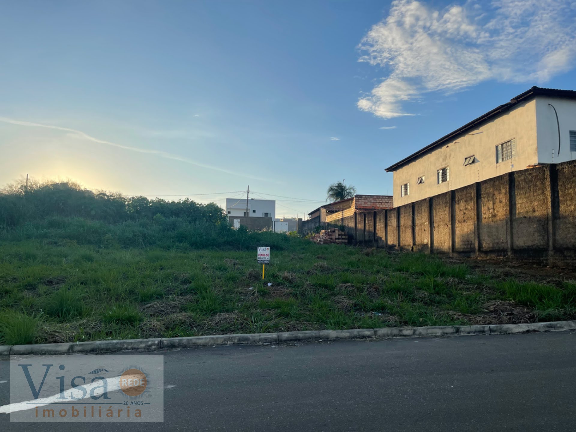 Terreno à venda com 720m² de terreno no Jardim Serrano, Paracatu — foto principal