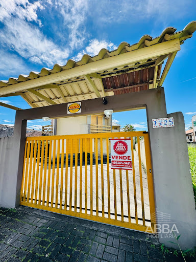 Sobrado em Caiobá com condomínio baixo -  Matinhos