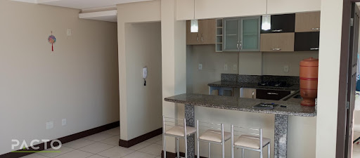 Apresentamos este excelente apartamento à venda no coração de Araranguá com cozinha planejada , quartos mobiliados e banheiros completos em uma localização privilegiada no Centro, ideal para quem busc