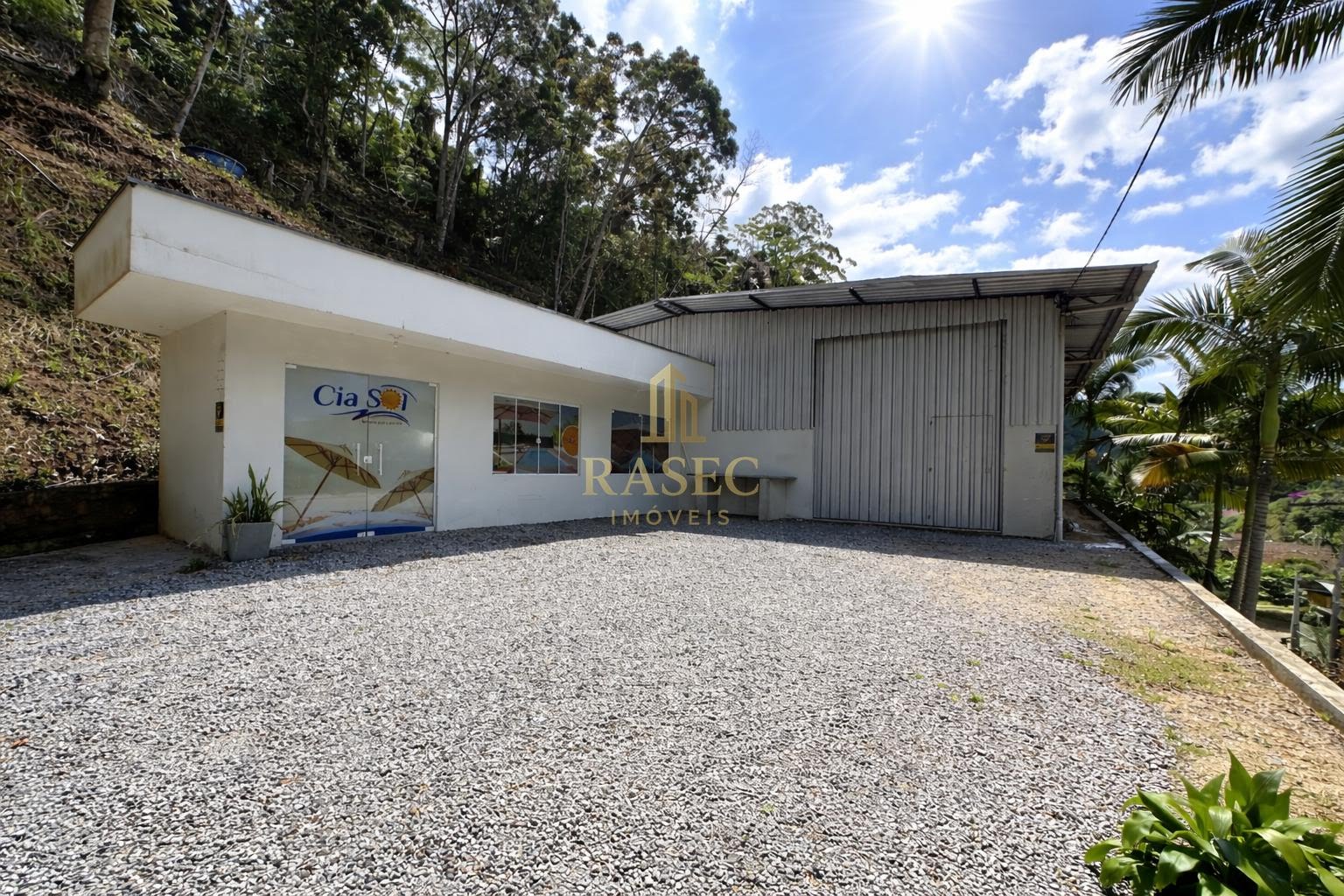 Comercial para alugar com 2 banheiros e 330m² no Primeiro de Maio, Brusque — foto principal
