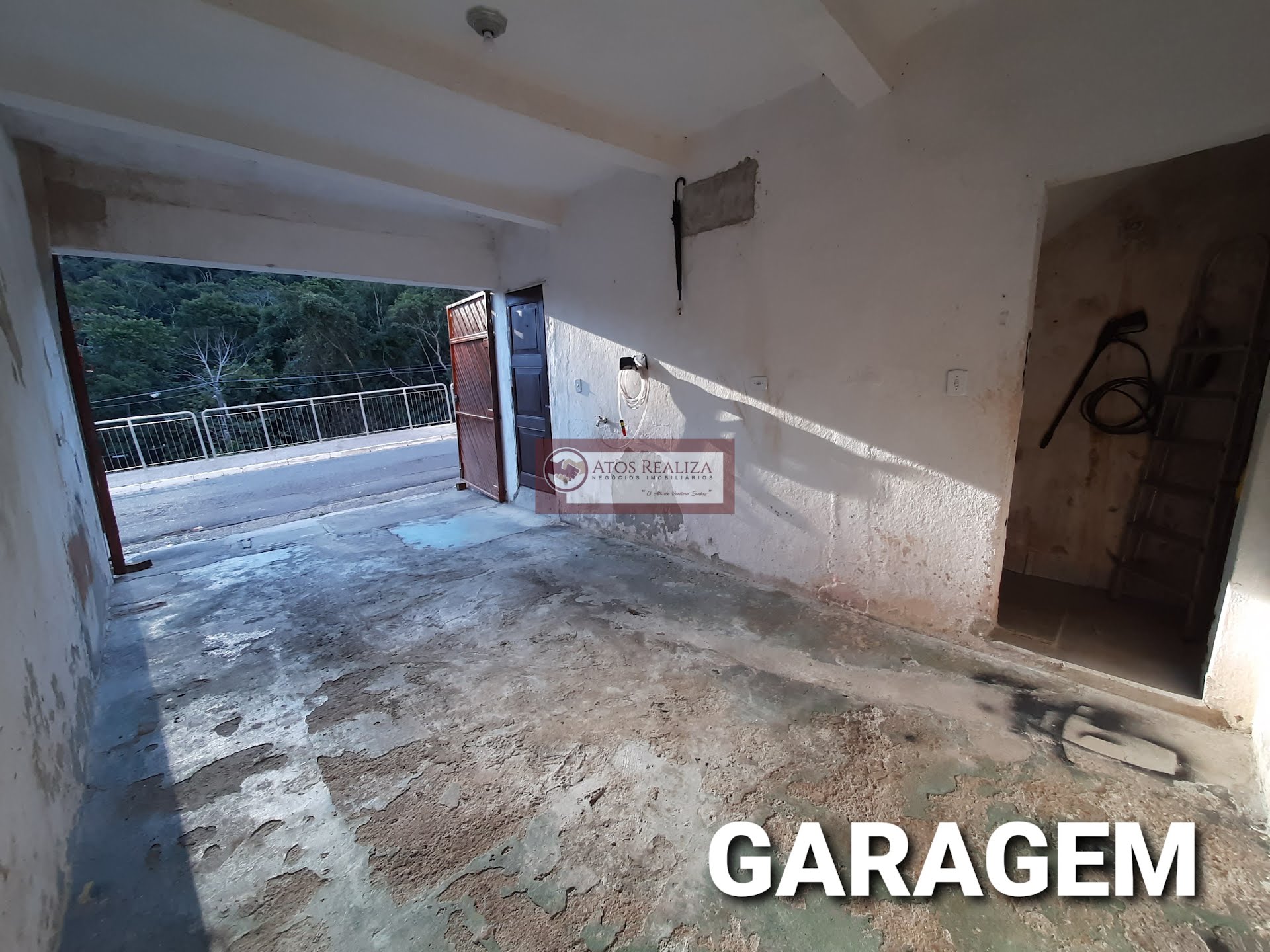 Casa à venda com 5 quartos e 1 vaga no Vila Roschel, São Paulo — foto principal