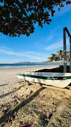 Locação de Temporada - Casa térrea pé na areia para aluguel com 2 quartos - Perequê - Porto Belo/SC
