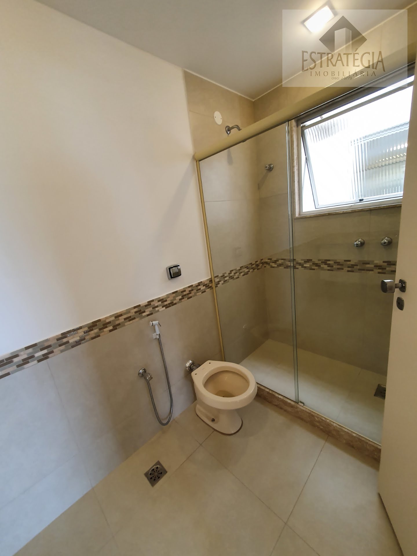 Apartamento à venda com 3 quartos, 1 suíte, 2 vagas e 120m² no Valparaíso, Petrópolis (RJ) — foto 12 de 28